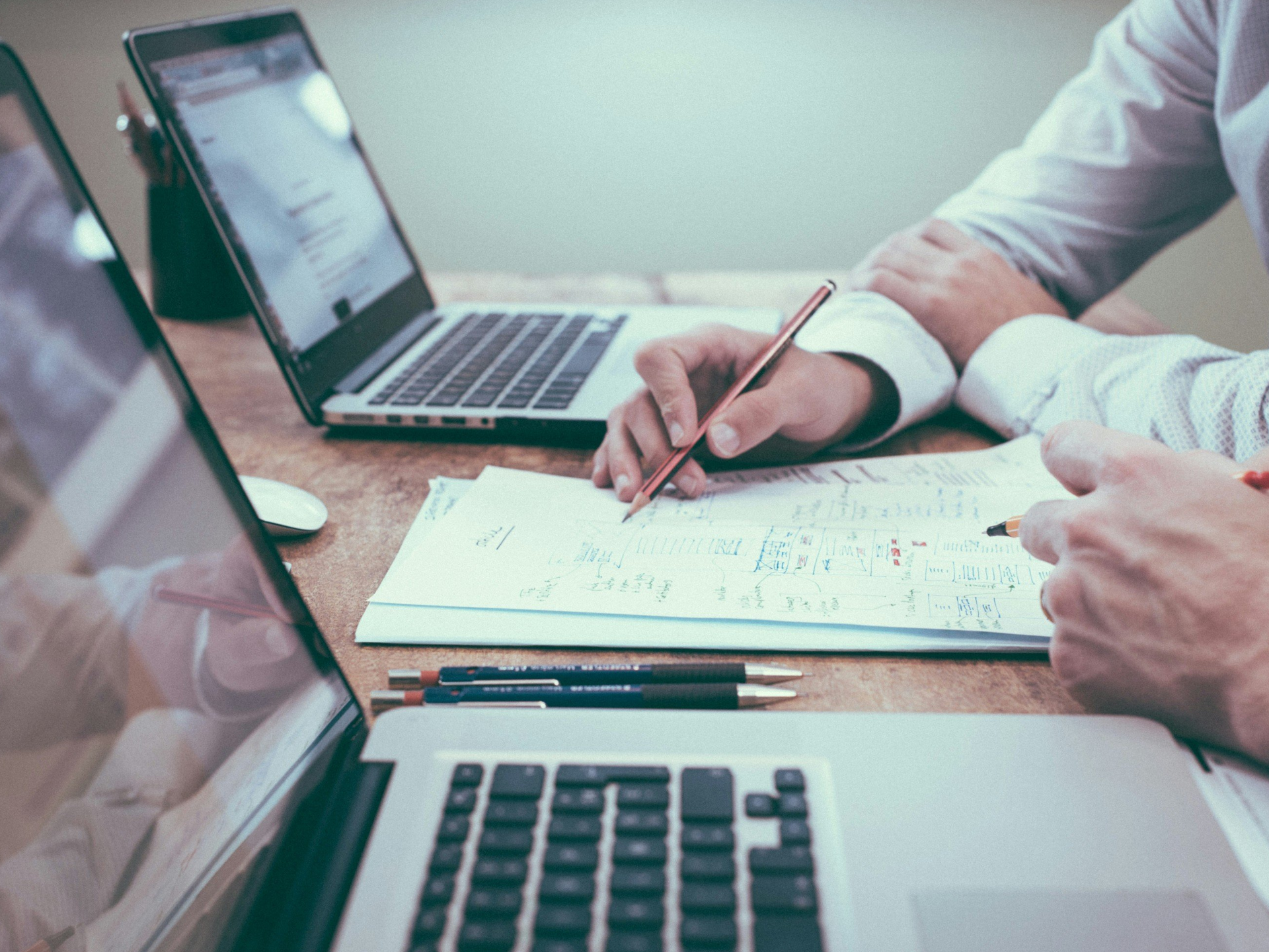 Working as an Independent vs Staff Insurance Adjuster